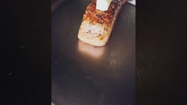 Стейк из лосося ,с пюре из цукини и клюквенно-апельсиновым соусом смотреть онлайн