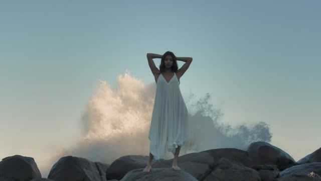 Roger Shah Ft. Adrina Thorpe - Island