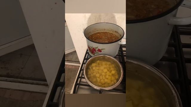 Суп щи из квашенной капусты готовка 🧑🍳 ням ня смотреть онлайн