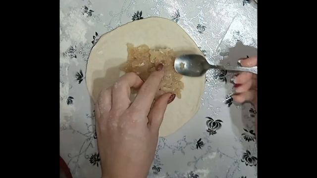Очень вкусные печёные булочки с куриной грудкой (курники) смотреть онлайн