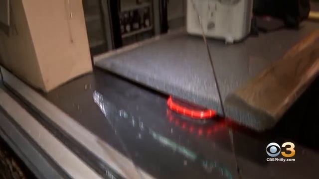 Explosives Found In Van On Ben Franklin Parkway While More Looting Continued Across City смотреть онлайн