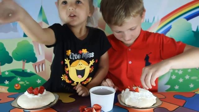 Мини торт Павлова с Клубникой и печеньем ОРЕО по рецепту Джейми Оливера Готовим с Джейми смотреть онлайн