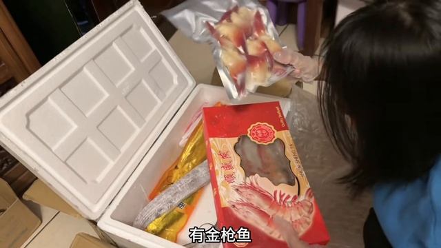 公婆从海南要回京过年，儿媳给订票，还准备了一冰箱的年货！ смотреть онлайн