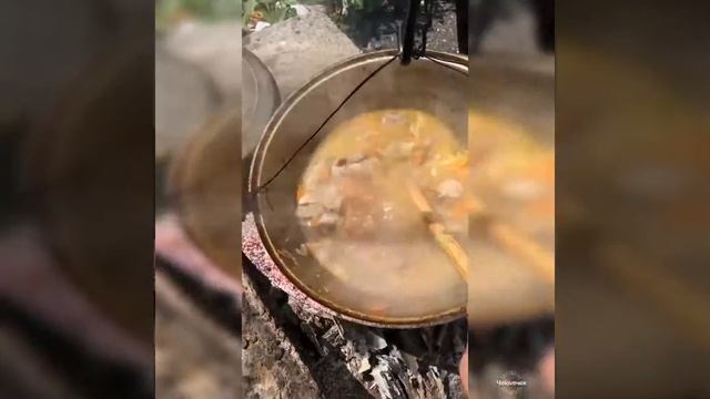 Гречка со свининой на костре смотреть онлайн
