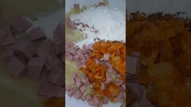 Картопляні котлети з ковбасою та овочами смотреть онлайн