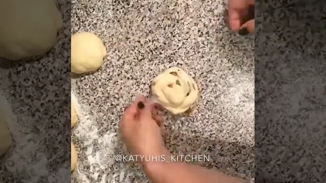 Булочки с изюмом. смотреть онлайн