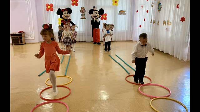 Музичне свято "Добрий день, країна знань!" в ЗДО № 295 смотреть онлайн