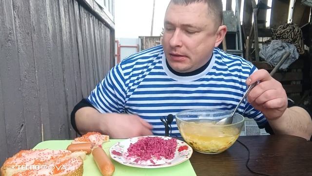 мукбанг/обжор/Доширак, бутерброды с сосисками/ смотреть онлайн