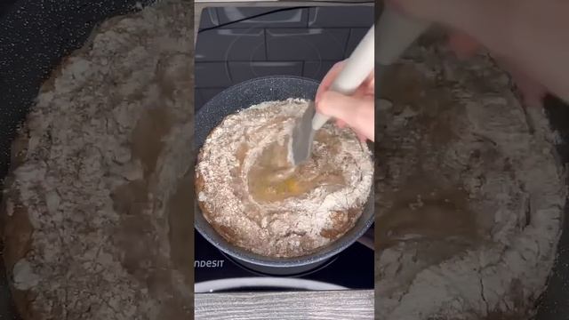 Для этого максимально простого влажного ПИРОГА и духовка не нужна Можно приготовить ТАК на сковород смотреть онлайн
