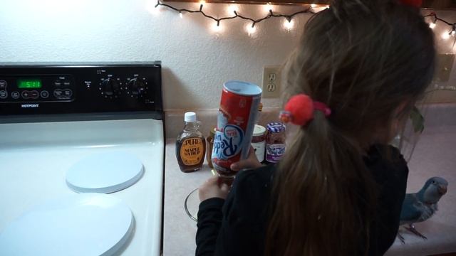 SO FUNNY! How to use whipped cream?! 5 yo kid can't figure out! :))) Help! смотреть онлайн
