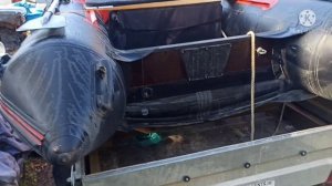 Перевозка лодки ПВХ на бортовом прицепе-кузове в накачаном виде.