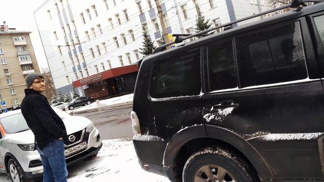 Заехали покормить ворона, за одно покормили котика. смотреть онлайн