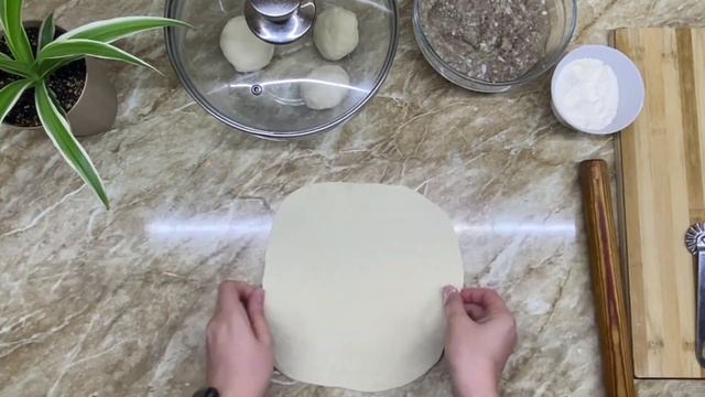 Чебуреки: Самый простой и удачный рецепт теста на чебуреки! Хрустящие, сочные и пузырчатые чебуреки смотреть онлайн