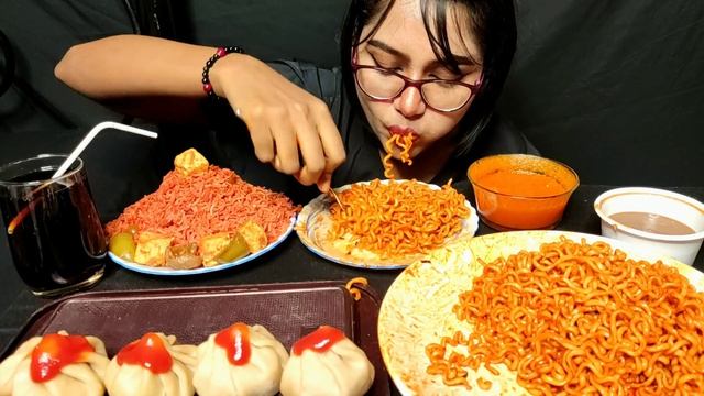Eating Schewan Fried Rice, Hot Chicken flavour Ramen, Momo, Chilli Paneer | Big Bites | Indian Asmr смотреть онлайн