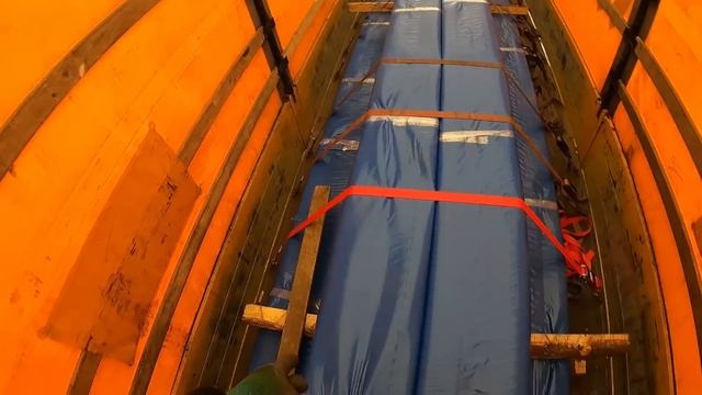 Не пускают в порт | Как выгружают не габарит через бок смотреть онлайн