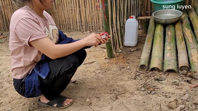 The life of a 16-year-old single mother - Taking her sick child back to the hospital for treatment смотреть онлайн