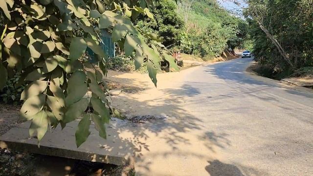 A single mother suddenly helped a young engineer who had an accident on the road смотреть онлайн