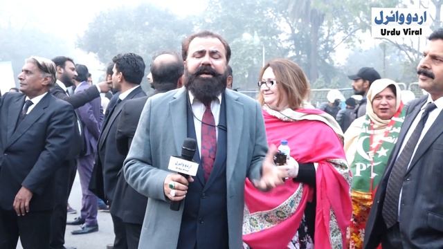 PTI Khatoon ne Camera k Samny Galiyan NIkal di || Halat Kasheeda hony lagy || Inqalaab TV смотреть онлайн