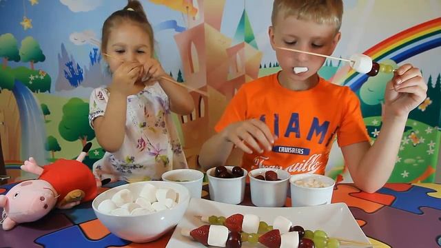 Фруктовый Шашлычок или Гигантское Фруктовое Канапе с Маршмеллоу смотреть онлайн