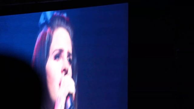 Lana del Rey en Santiago de Chile. Cola смотреть онлайн