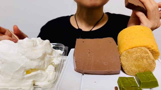 【咀嚼音 ASMR】生チョコプリン, ロールケーキ, チョコ, creamy chocolate pudding, roll cakes, chocolate смотреть онлайн