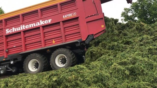 Schuitemaker Rapide 580 & Case IH  Puma 240