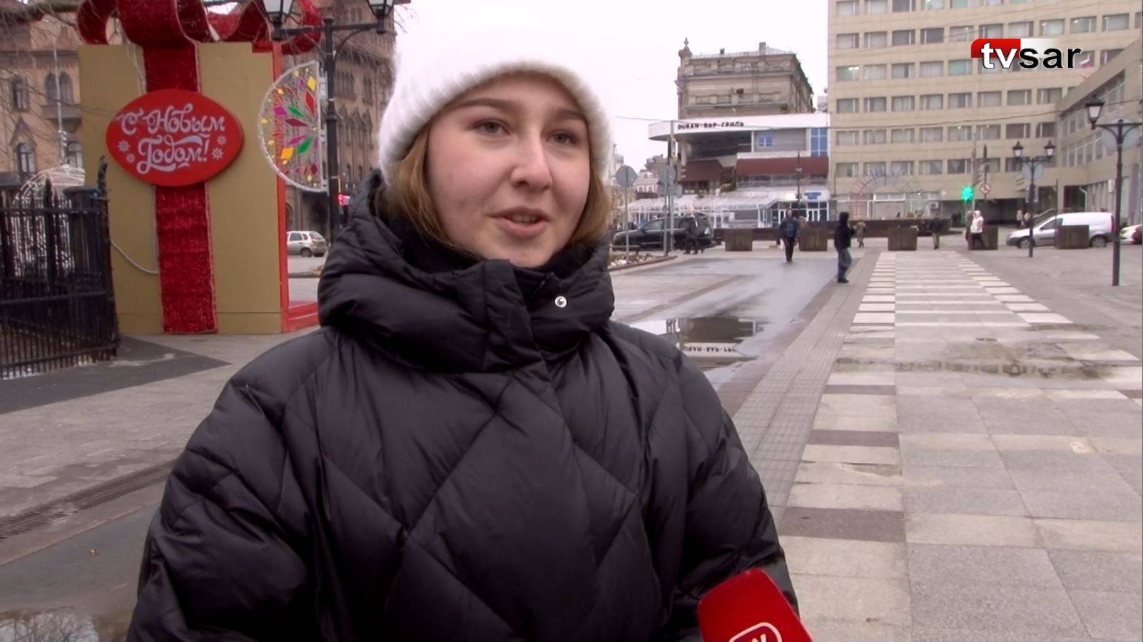 "Добрее к друг другу" и "зарплаточку прибавили". Какие надежды связывают саратовцы с 2025-м? смотреть онлайн