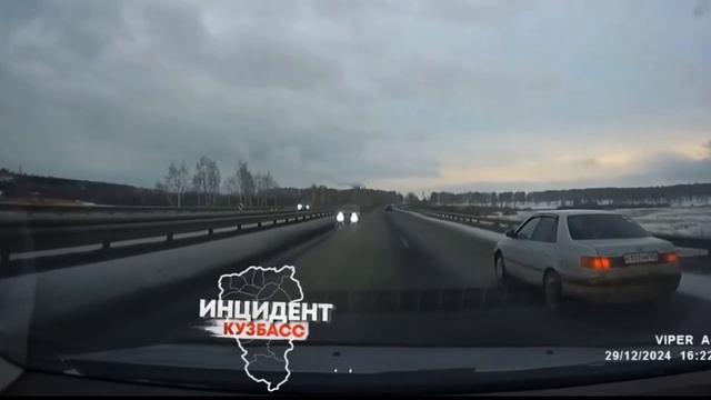 Сотрудники полиции установили и привлекли к ответственности водителя, который ехал по встречке смотреть онлайн