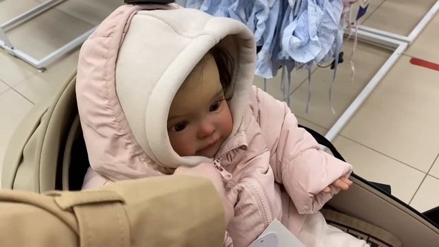 Шоппинг и прогулка в деревне с Евой смотреть онлайн