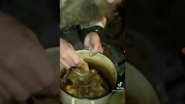 мем обед бомжа смотреть онлайн