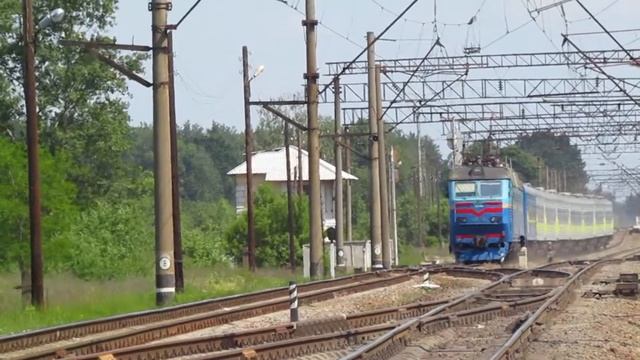 ЧС8-024 с пассажирским поездом на Ивано-Франковс. смотреть онлайн