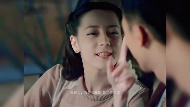 Дильраба в роли Эмбер Ву.