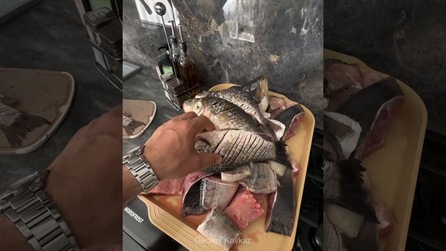 Загуляли пацаны. Жарим рыбу с друзьями. Кавказский рынок смотреть онлайн