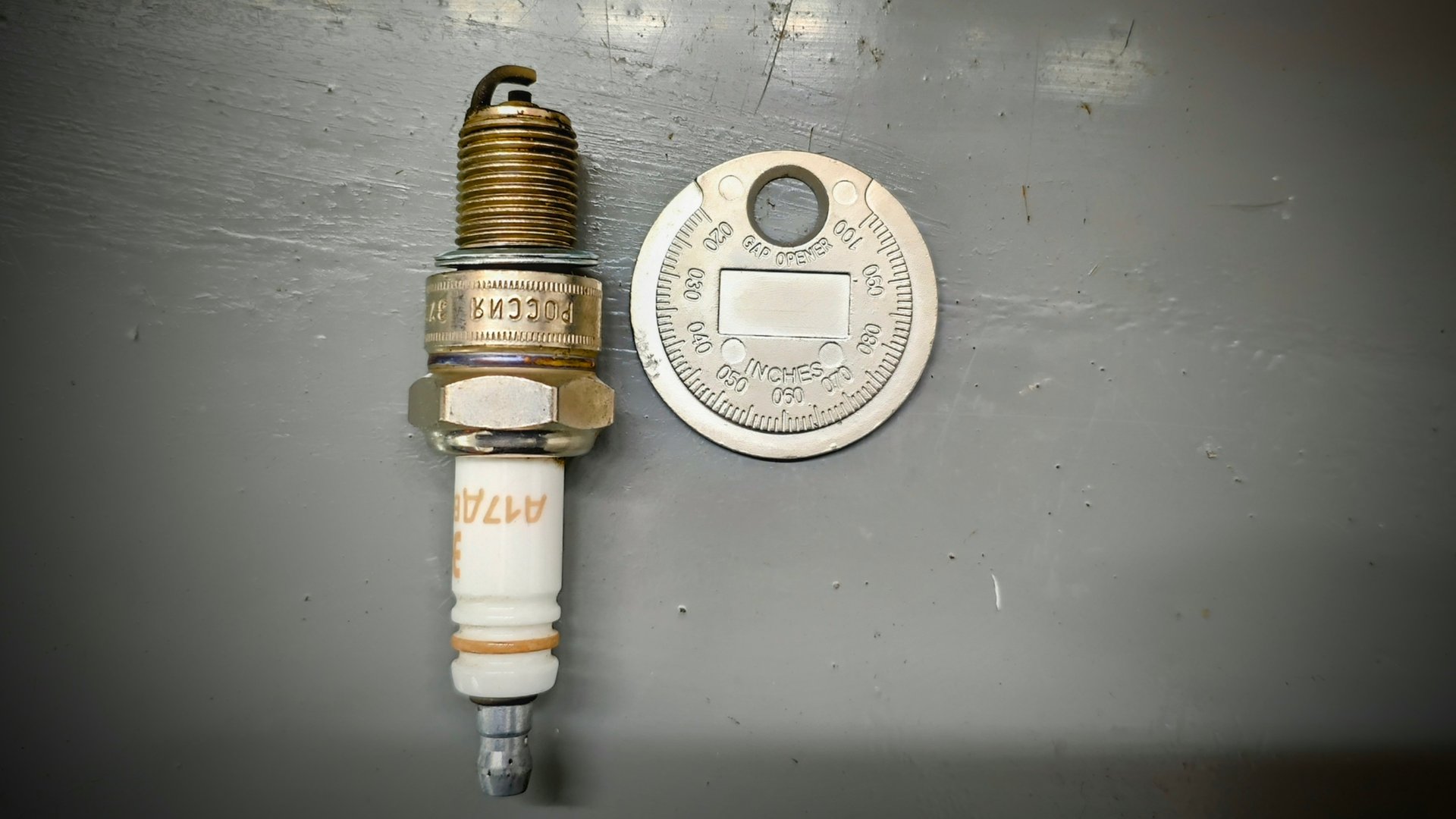 Как правильно регулировать зазор на свечах зажигания /Зазор свечей зажигания. смотреть онлайн