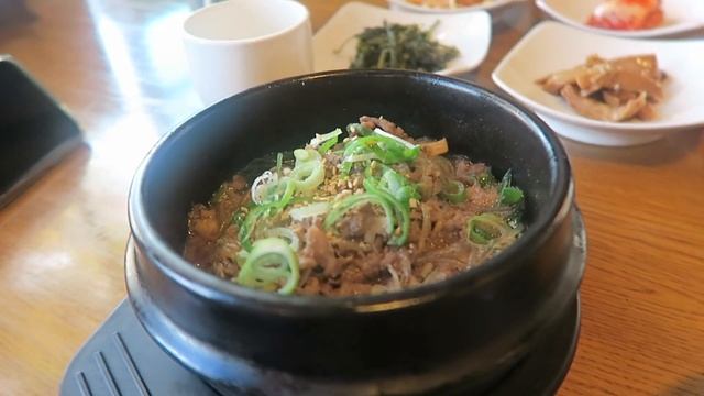 Eating at Red Wok, Kiwami Ramen, Pho, and Rolling Pin смотреть онлайн