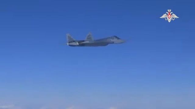 Caças Su-57 russos em testes na Síria смотреть онлайн