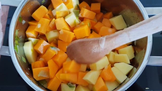 Крем супа от тиква с праз лук и картофи 🥣 Вкусна и лесна рецепта смотреть онлайн