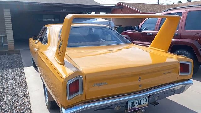 1969 Roadrunner with Superbird wing. смотреть онлайн