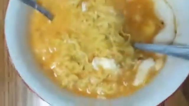 Ottogi Spicy Cheese Ramen ala Herlina Aling (Mukbang3) смотреть онлайн