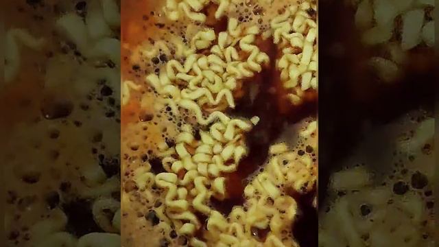 YUMMY KOREAN RAMEN NOODLES THIS IS HOW TO COOK #shorts #koreanoddles смотреть онлайн