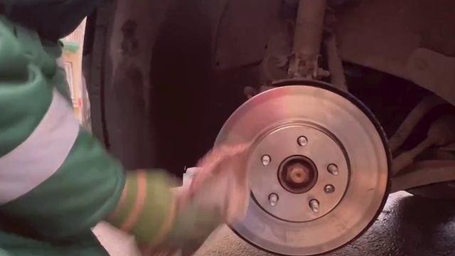 Замена передних тормозных дисков на Шевроле Круз  Chevrolet Cruze 2009-2012 года  своими руками ....