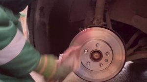 Замена передних тормозных дисков на Шевроле Круз  Chevrolet Cruze 2009-2012 года  своими руками ....