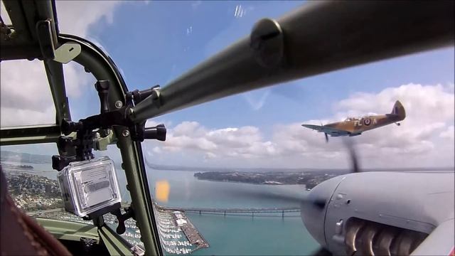 Flying DH Mosquito KA114. смотреть онлайн