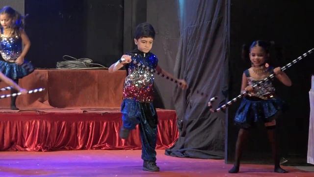 Dadaji Ki Chhadi Hu Main - Kajol - Jeetendra - Udhar Ki Zindagi - SARGAM DANCE ACADEMY смотреть онлайн