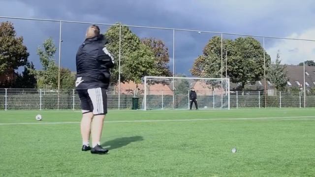 Толстяк у которого лучший свободный удар в мире/The fat man who has the best free kick in the world смотреть онлайн