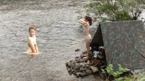 АЗИАТКИ, Постройка укрытия для выживания, Создание ловушки для рыбы, Расслабляющее видео.