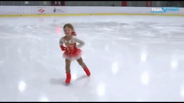 First figure skating program at 4 (FOUR) years old Alena Polkovnikova #skating #sports смотреть онлайн