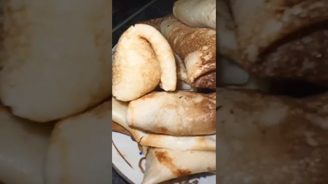 Блины с яблочной начинкой и хрустящей корочкой - это потрясающе вкусно !#shorts#food смотреть онлайн