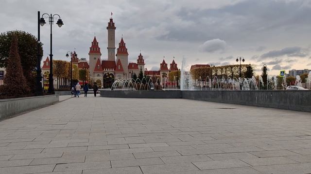 Москва 1й день. Чм кормят в поезде. Чистые пруды. Кремль. Остров мечты. Отель на Цветном. Рум тур смотреть онлайн