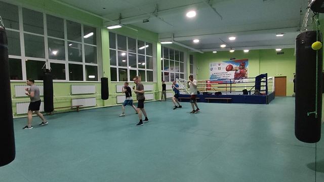 ТРЕНИРОВКА (отработка джэба, условные бои в парах, работа на выносливость на мешке ) смотреть онлайн